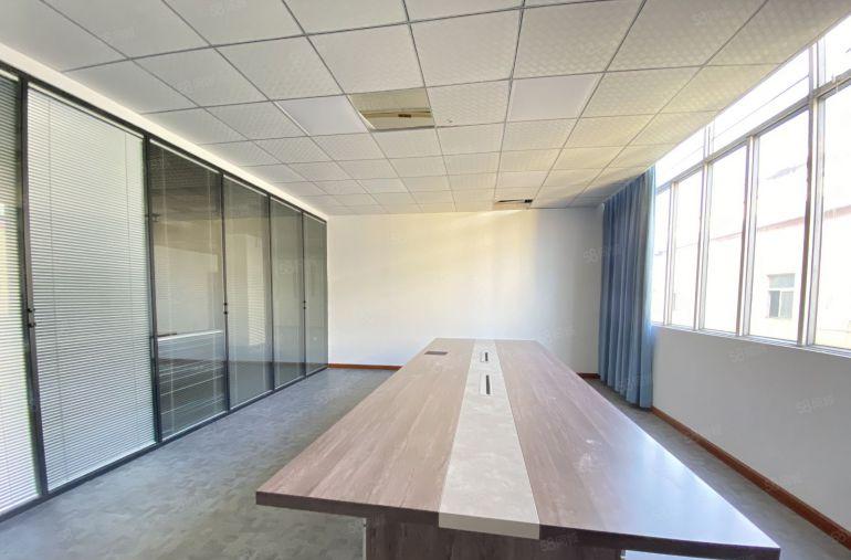 松岗碧头地铁口边一手房东豪华装修厂房出租2000平地坪漆吊顶