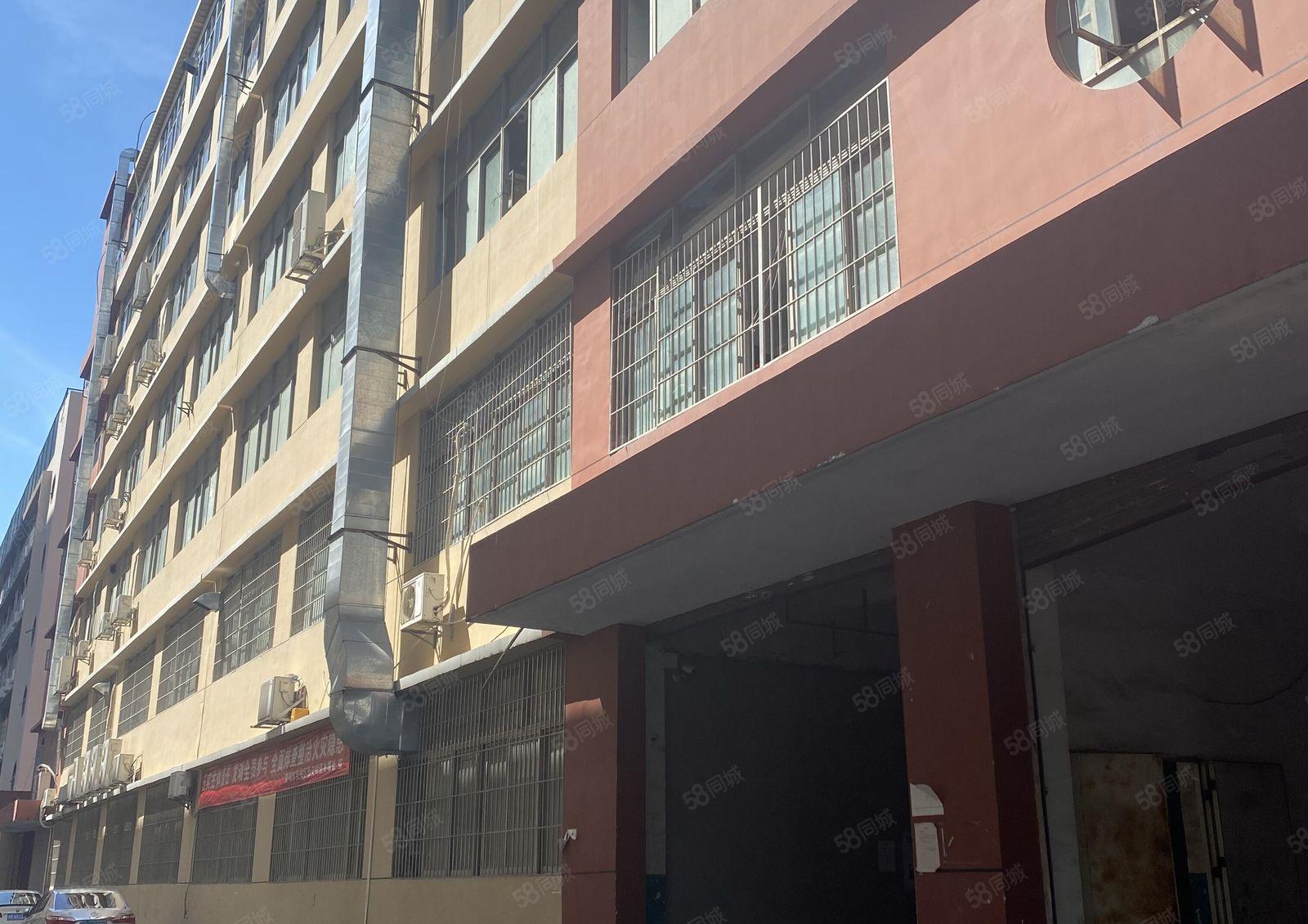 宝安5号线洪浪北地铁口整层1700平厂房，仓库物业直租