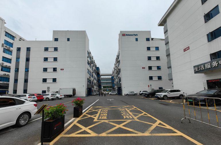 石岩原房东红本厂房办公仓库出租 2000平豪华装修超大空地！