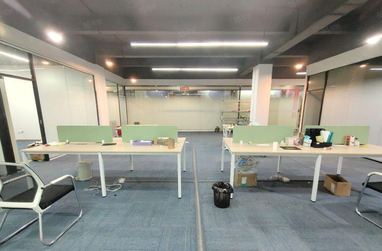 西乡固戍工业园，楼上电梯口550平办公厂房出租，即可拎包使用