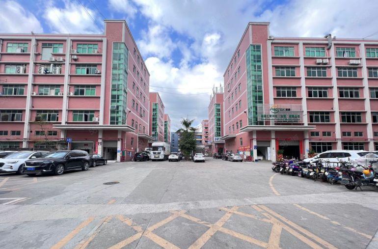 石岩水田工业区原房东5000平厂房出租精装修 带有红本