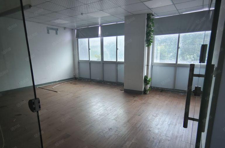 福永会展中心附近原房东厂房2楼800平方出租，带精装修办公室