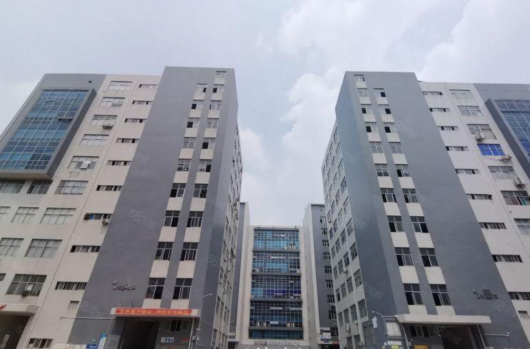 石岩塘头新出楼上1380平带装修厂房出租，离高速出口非常近