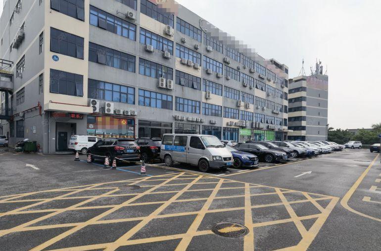 石岩上屋地铁口大型红本产业园300平精装修厂房办公室出租！