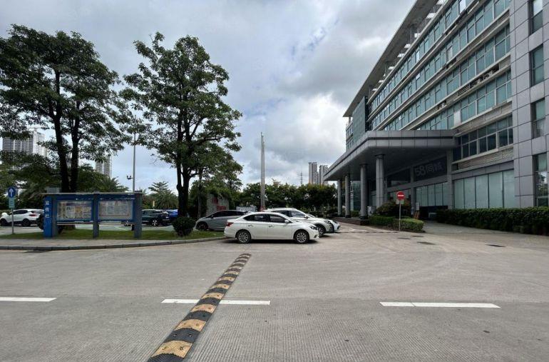 宝安福永桥头地铁口工业园楼上1000平带装修办公室厂房出租