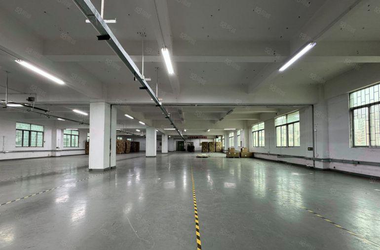 宝安福永全新厂房楼上2000平方一整层两部货梯地铁口附近可分