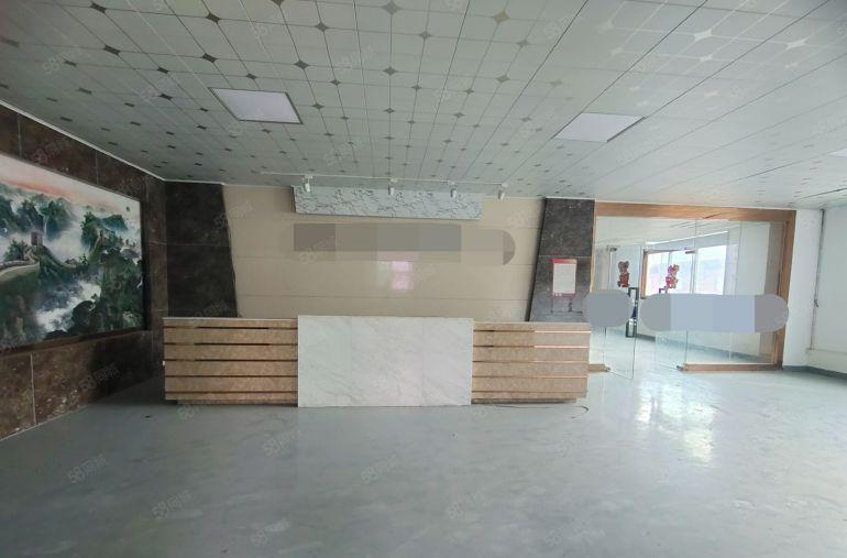 西乡，固戍地铁口附近，大型工业园，电梯口户型300平办公厂房