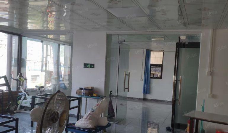新桥高速路口旁原房东三楼一整层350平方米精装修厂房招租