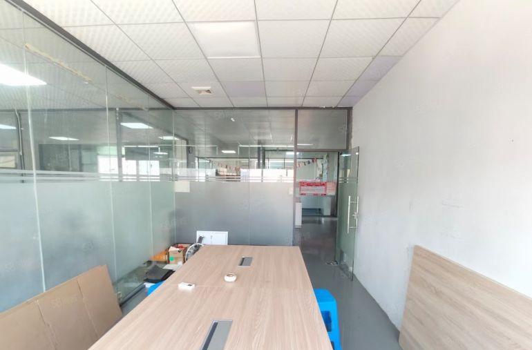 西乡固戍地铁站附近，带精装修680平厂房出租，租金便宜