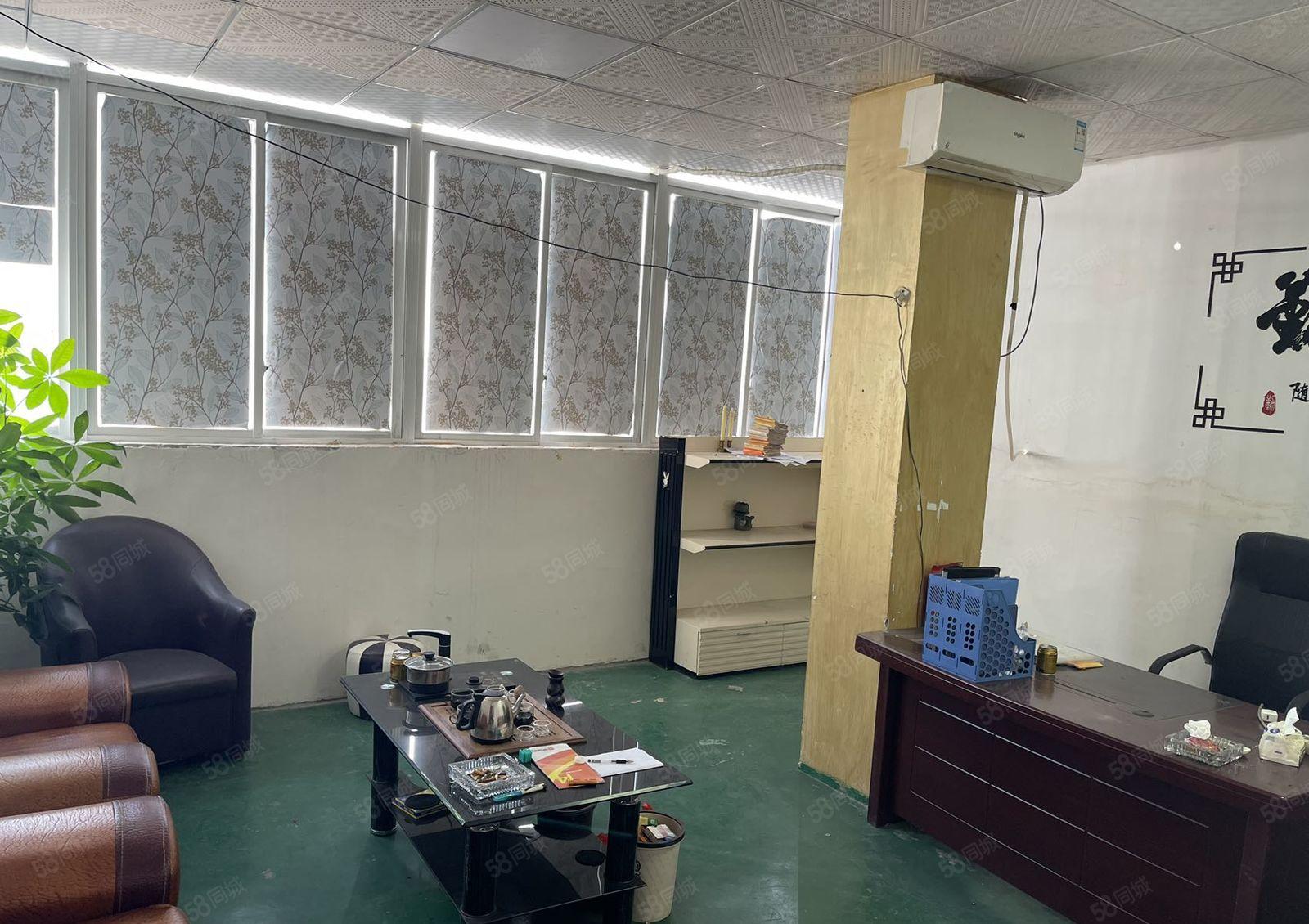 西乡九围洲石路旁边，大型工业区，园区停车方便，价格便宜可谈