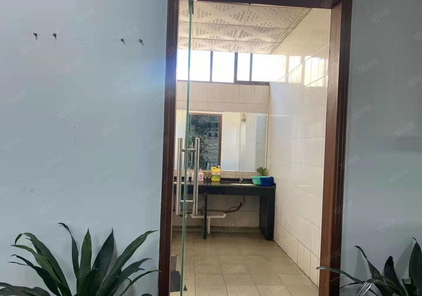 西乡桃源居附近大型园区新空出原房东两层带精装修3400平厂房