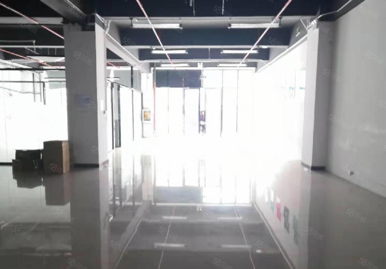 石岩北环创富科技园旁新出一楼440平精装厂房出租。