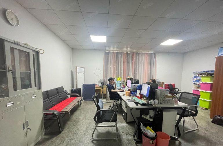 西乡固戍地铁站附近，工业区厂房带装修368平厂房仓库出租