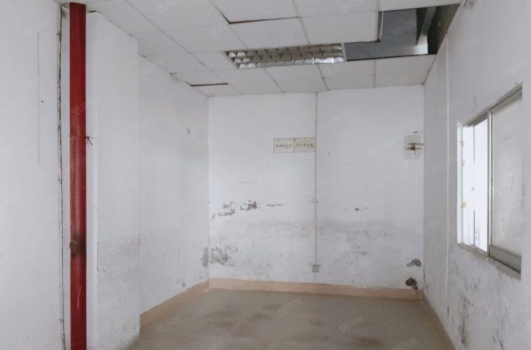 西乡鹤洲西区工业园楼上1200平，筒装，有办公室，双电梯前后