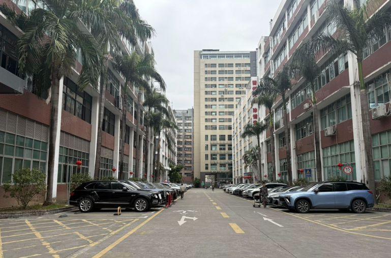 宝安西乡固戍地铁口原房东红本厂房出租1500平精装修形象好