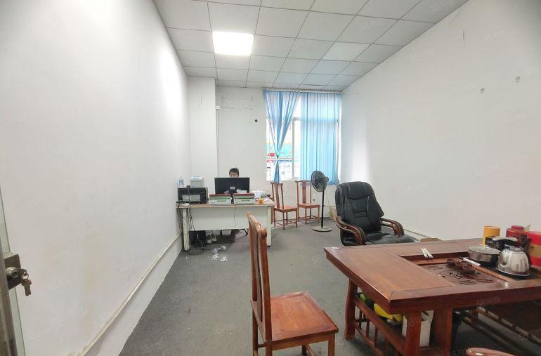 西乡鹤洲大型工业园，一楼装修750平厂房，可分租，带卸货平台