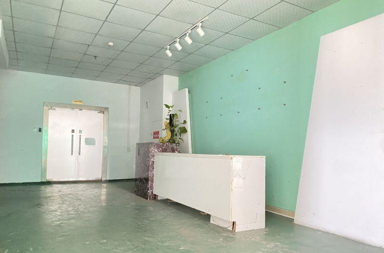 松岗大田洋一手房东工业园带装修前台办公室厂房出租1580平方