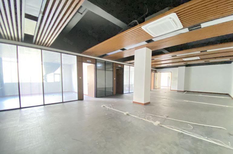 松岗碧头地铁口边一手房东豪华装修厂房出租2000平地坪漆吊顶