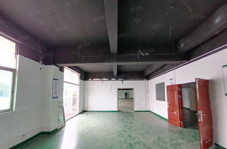 西乡航城三围工业区，带装修1100平整层厂房出租，使用率高