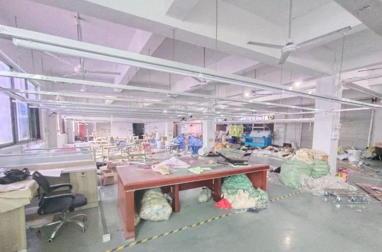 西乡，鹤洲，九围大型工业区，楼上带装修整层1300平厂房出租