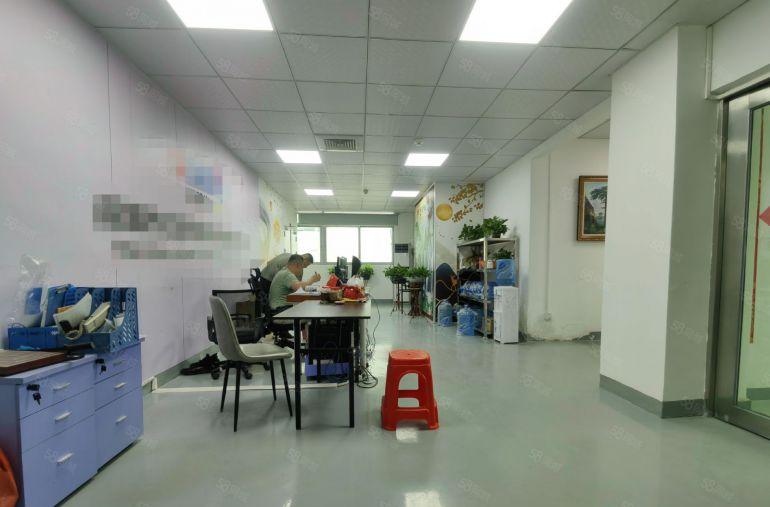 西乡黄田站附近，3楼整层650平厂房仓库招租！现成装修租金2