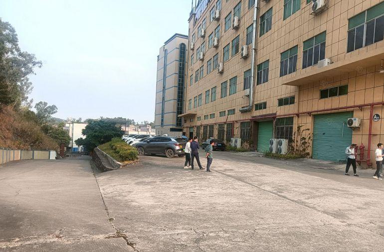 深圳宝安石岩厂房仓库出租外环路旁边大型产业园大小可分租