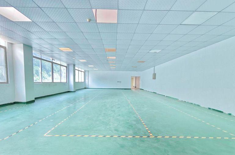 西乡洲石路恒丰工业城附近，1220平精装修厂房出租，租金25