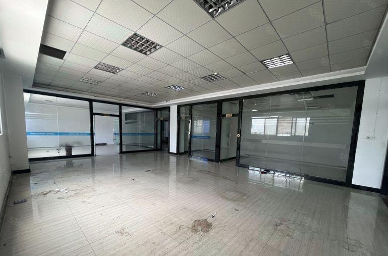 沙井地铁口万丰海岸城楼上厂房出租可分租可做办公生产仓库精装修