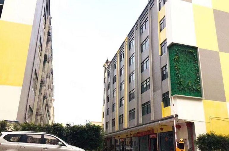 福永新和390平新出低价厂房，带装修无转让费，近主干道地铁口