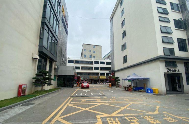 宝安黄田地铁口旁1000平精装可生产电商贸易办公室厂房出租