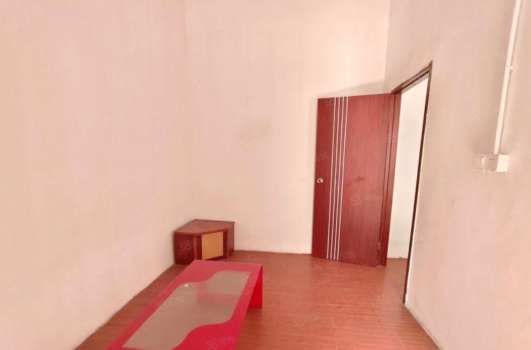 西乡固戍地铁口，全落地窗采光，带装修750平厂房出租