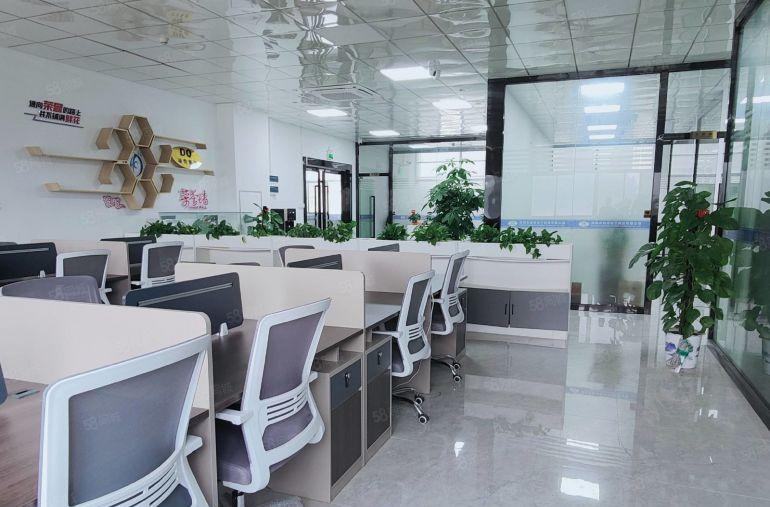 石岩料坑新出楼上1500平精装厂房，水电齐全，