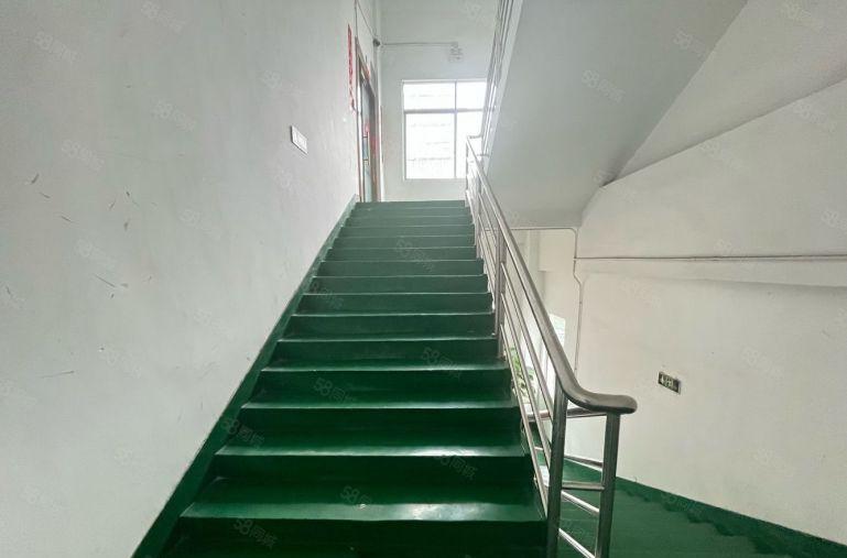 福永地铁站附近新出2000平原房东现成装修办公仓库厂房出租