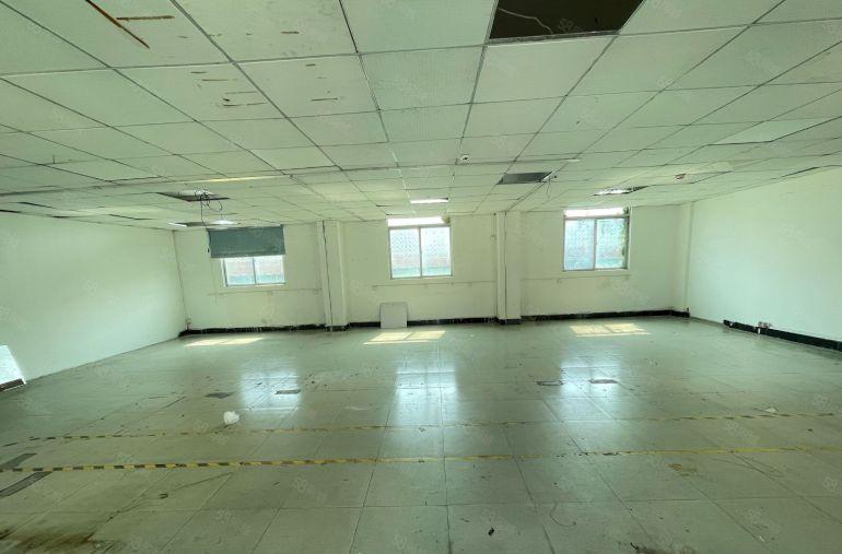 西乡固戍大型工业园，带装修280平整层厂房出租，租金便宜