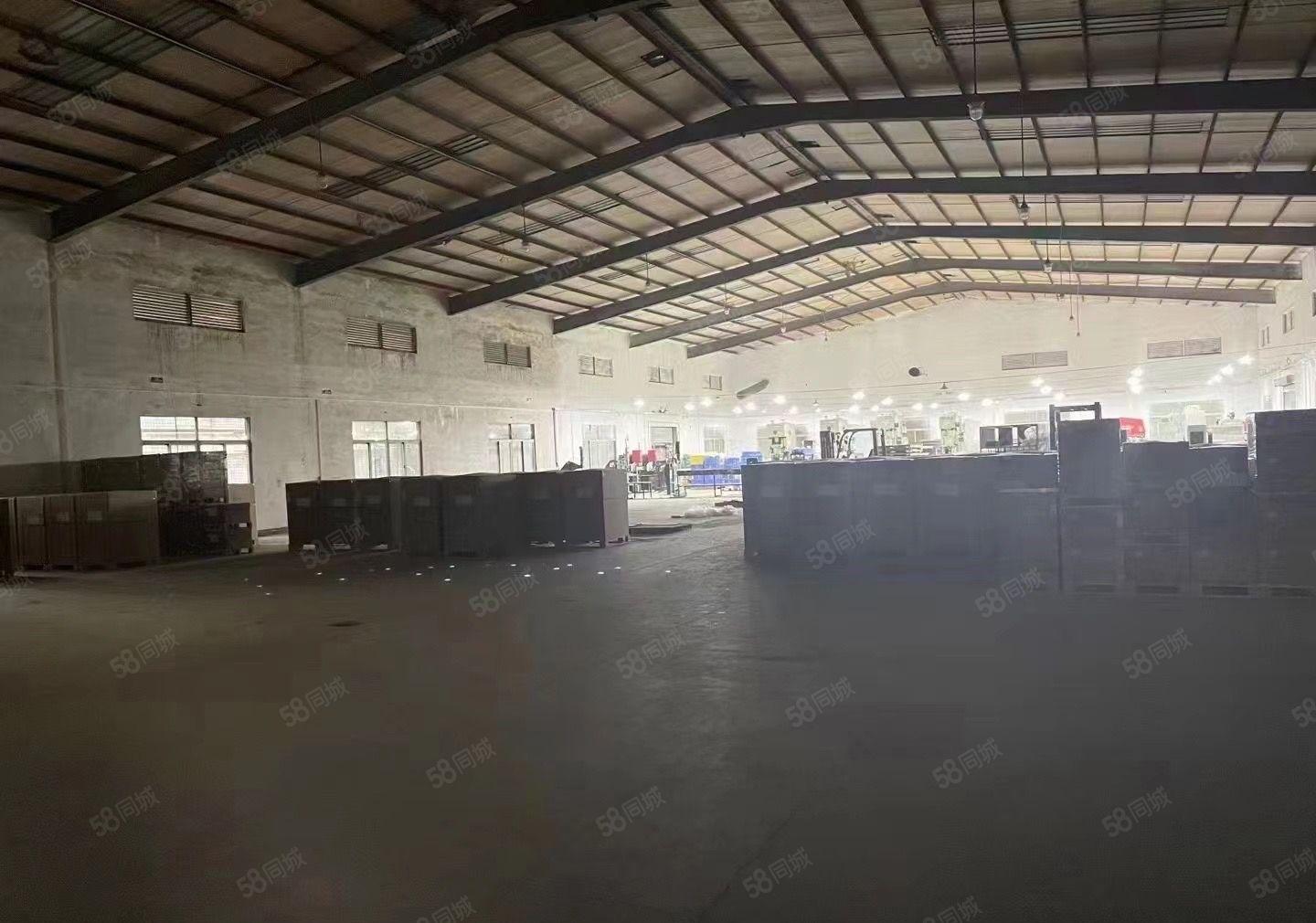 石岩高速口新出单一层高度7米高2800平方厂房仓库招租带装修