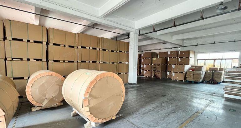 松岗沙浦围地铁站附近一楼350平现成装修办公室厂房出租