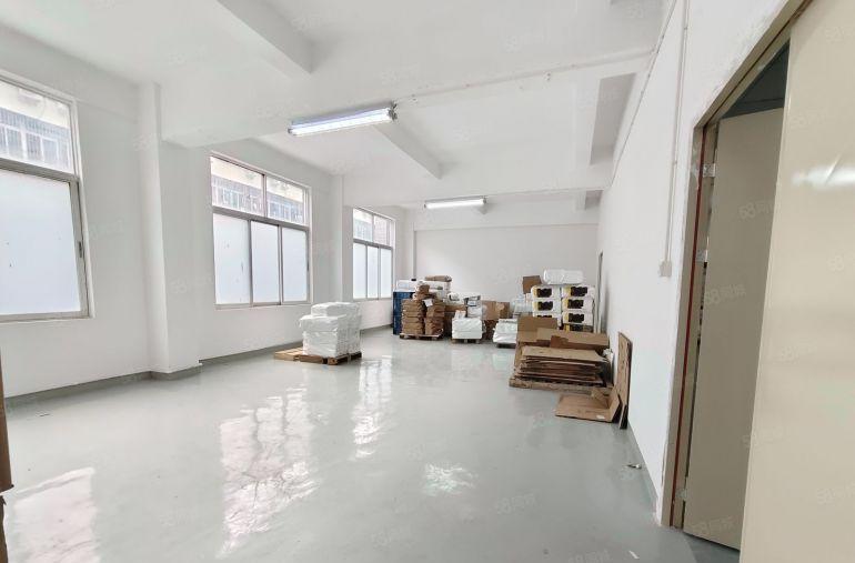 西乡银田工业区，新出200平厂房仓库出租。电到位，租金30元