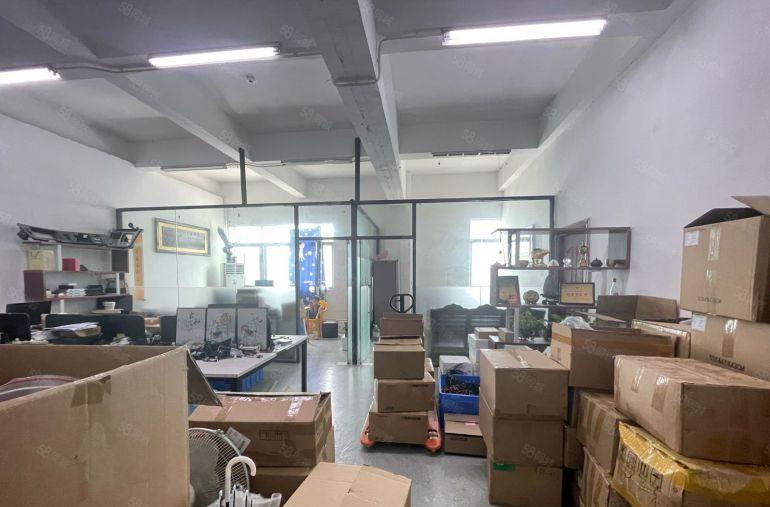 西乡鹤洲工业区，电梯口位置，带装修420平厂房出租，租金便宜