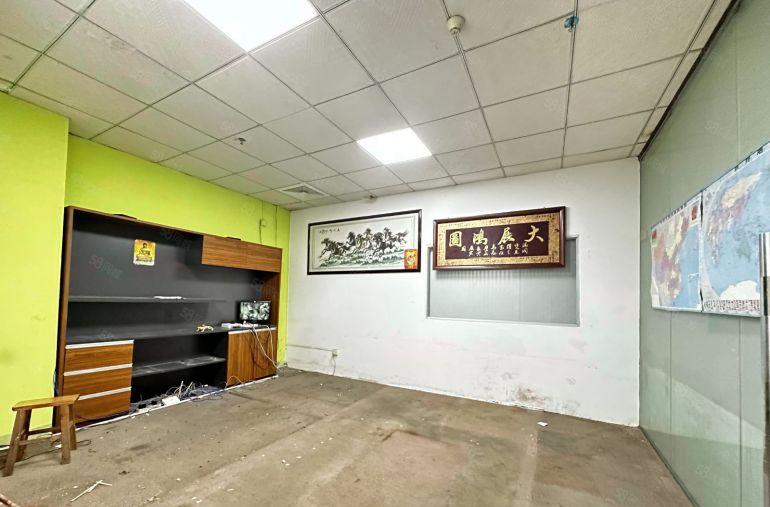 深圳宝安大道边地铁口附近园区楼上300平带拉线带装修厂房出租