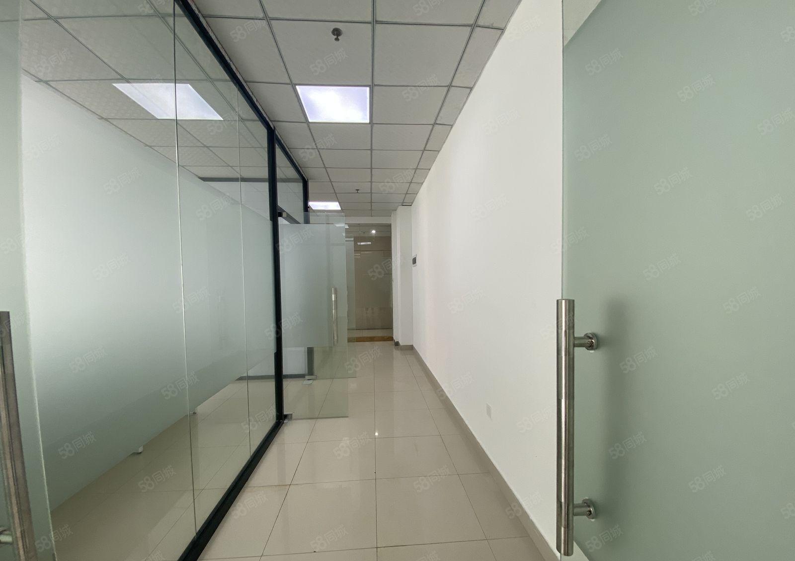 兴东地铁口，业主直租。位于宝安新安五号线，交通便利。