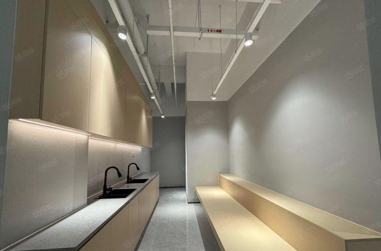 宝安机场附近楼层展厅出租700平方使用率高现成隔间带上下水