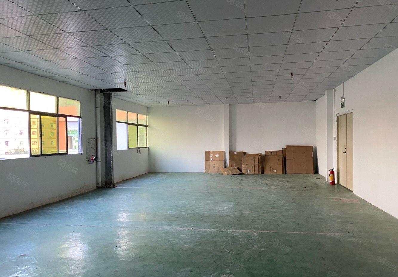 石岩汽车站旁，精装修小面积厂房200平，320平出租