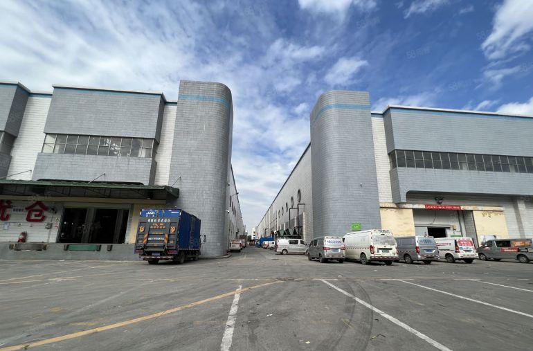 松岗滴水11米钢构厂房4000平方仓库出租可分租带10吨行车