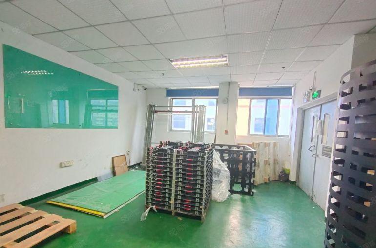 西乡固戍，大型工业园，带装修1000平整层厂房出租，租金便宜