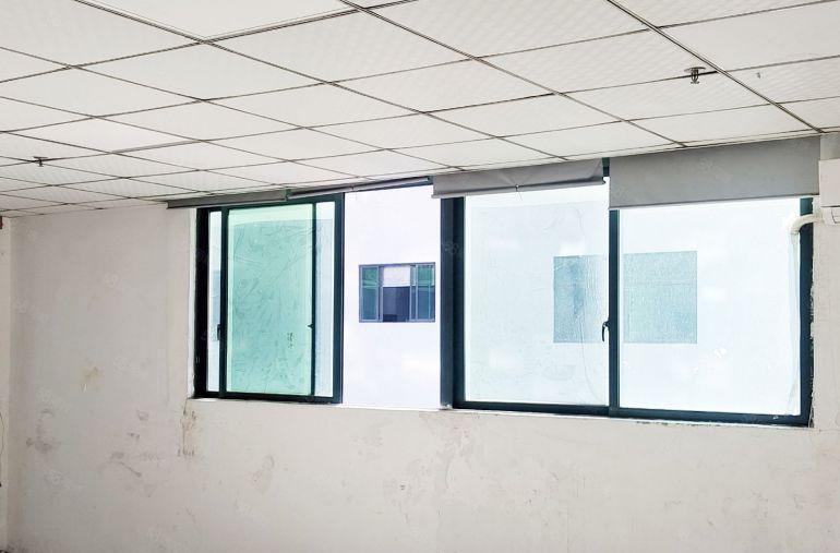 西乡地铁口精装厂房仓库60平80平100平120平20元1平