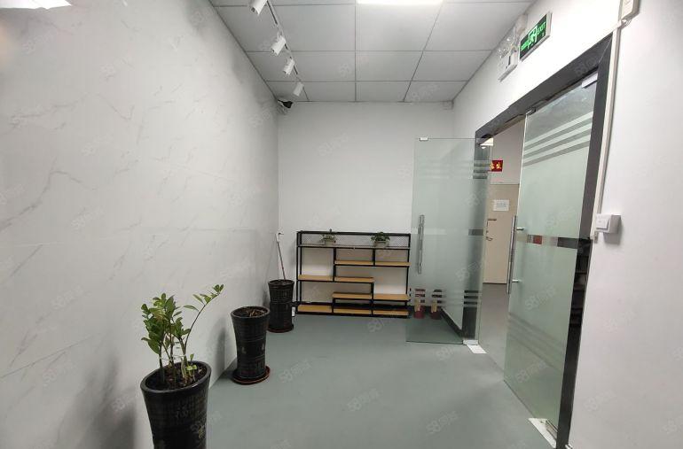 西乡，恒丰工业城边，楼上带装修500平办公厂房出租，租金便宜