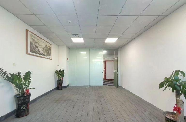 西乡鹤洲工业区，带装修350平560平厂房出租，租金便宜