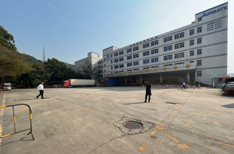 石岩地铁口新出红本四层独院6000平，空地超大，可以分租