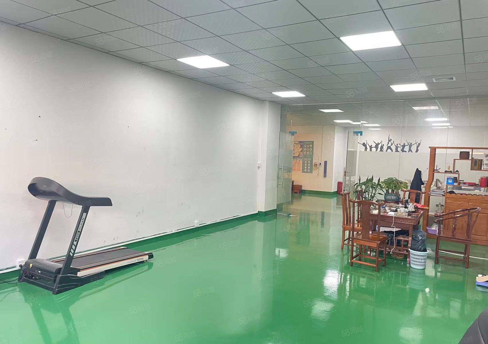 宝安石岩地铁口，3楼700平，装修免费用，人气旺好招工