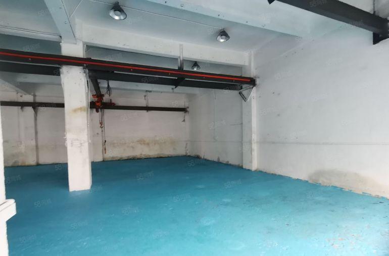 沙井黄埔一楼500平方厂房，有全新地坪漆，两部航车，水电齐全